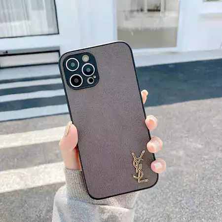 シンプルデザイン イヴサンローラン YSL iPhone 16 Pro Max ケース 無地 金属ロゴ付き 四隅耐衝撃 快適な手触り