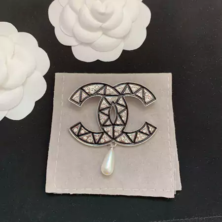 chanel-brooch