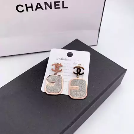 Chanel ピアス 香水瓶形 お洒落 チタン鋼 つや消し