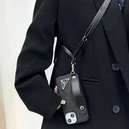 手首バンド プラダ iphone16proケース Prada カード収納iphone16/16promaxケース肩掛け レザー メタルロゴプラダ iphoneスマホケース ブランドSC23061401