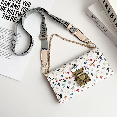 ハイブランドiphone17手帳型ケース 人気