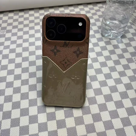 ブランド アイフォーン 15 スマホケース