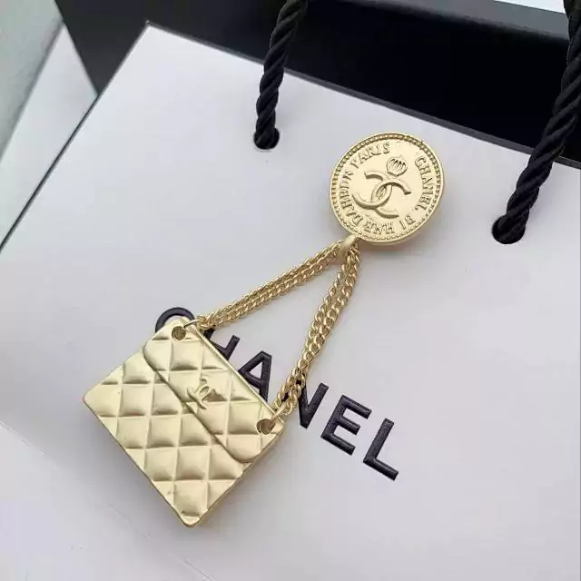 CHANEL ブローチ バッグ型