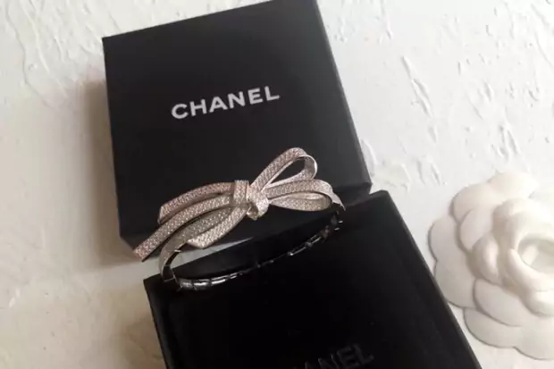 CHANEL 蝶結びブレスレット キラキラ