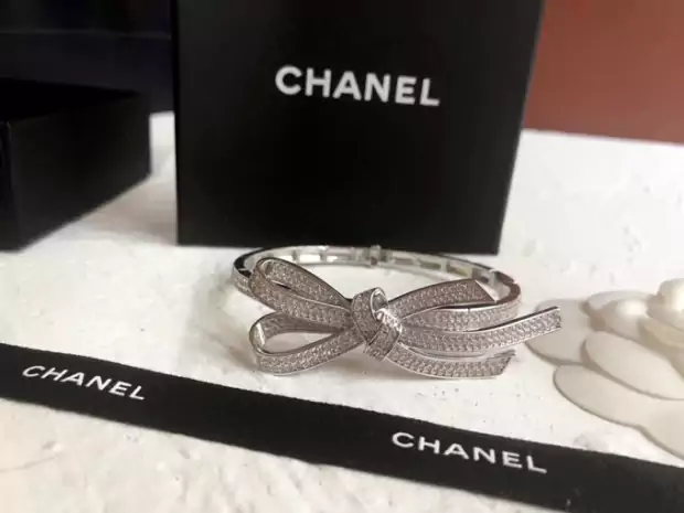 CHANEL 蝶結びブレスレット キラキラ