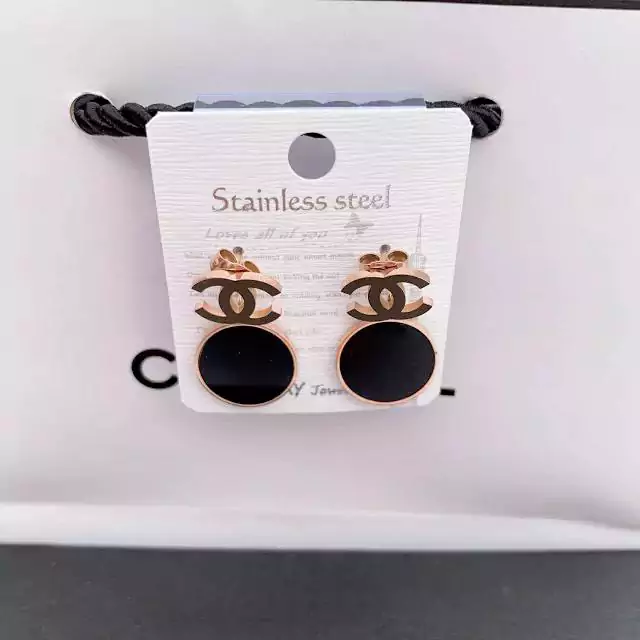 Chanel ピアス ブラック カッコイイ