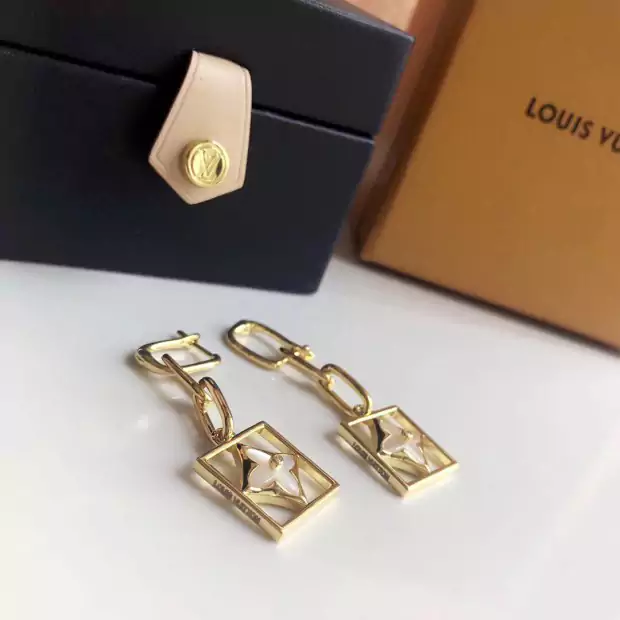 Louis Vuitton 耳飾り 四叶の草