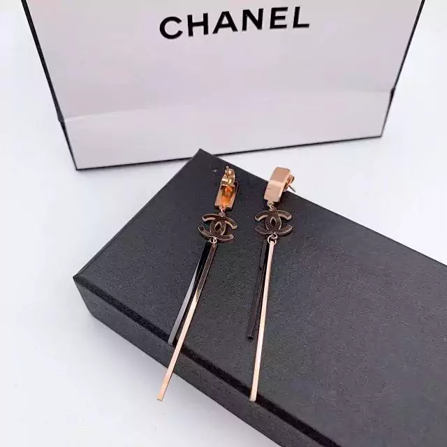 ピアス フェード防止 Chanel