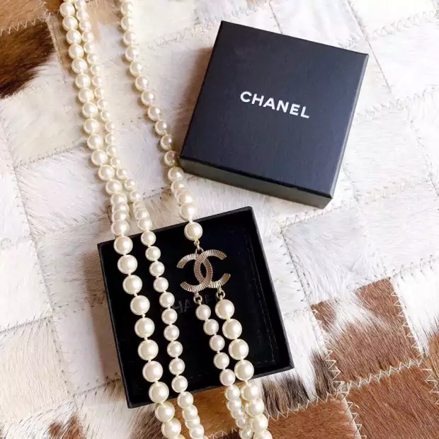 Chanel  二重真珠セーターチェーン CCマーク