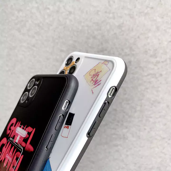 滴胶デザインの雑物付きApple iPhone 16用ケース。iPhone 16 Pro Max、15、14 Pro、iPhone 13 Plusにも対応。透明なクリエイティブデザインで、鍵やタバコのようなアクセント。グッチブランドが含まれています