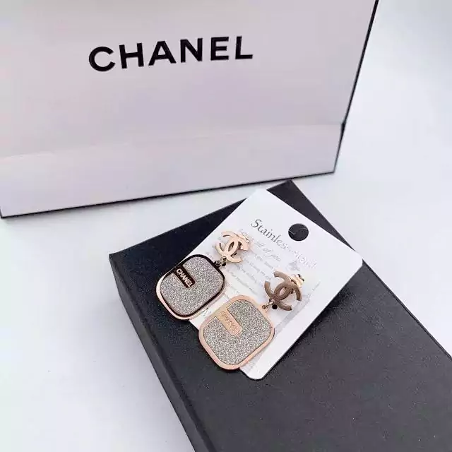 Chanel ピアス 香水瓶形 お洒落 チタン鋼 つや消し