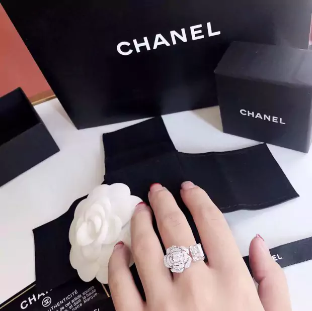 超人気アクセサリー chanel