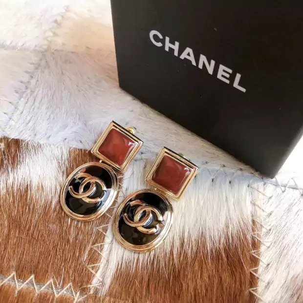 Chanel アクセサリー ボタン形