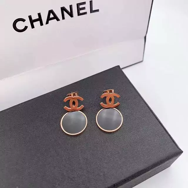 Chanel ピアス ブラック カッコイイ