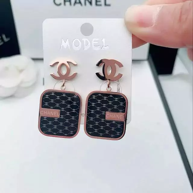 Chanel シャネル ピアス 大層 誇張