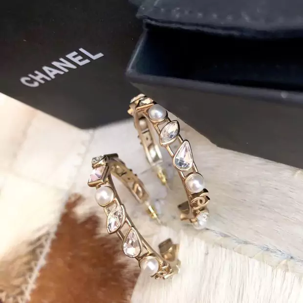 chanel ラインストーン 耳輪