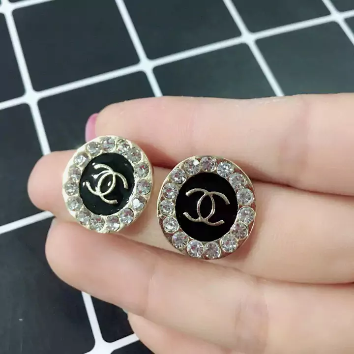 ピアス Chanel ビジュー入り