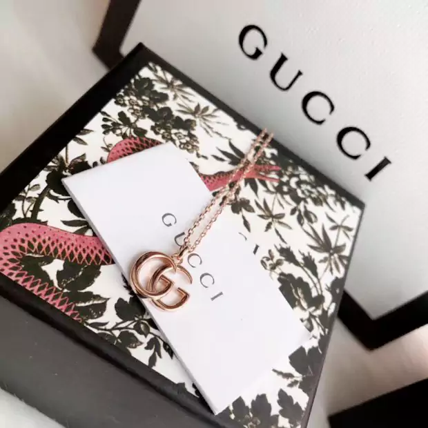 Gucci セーターチェーン エレガント 上品 