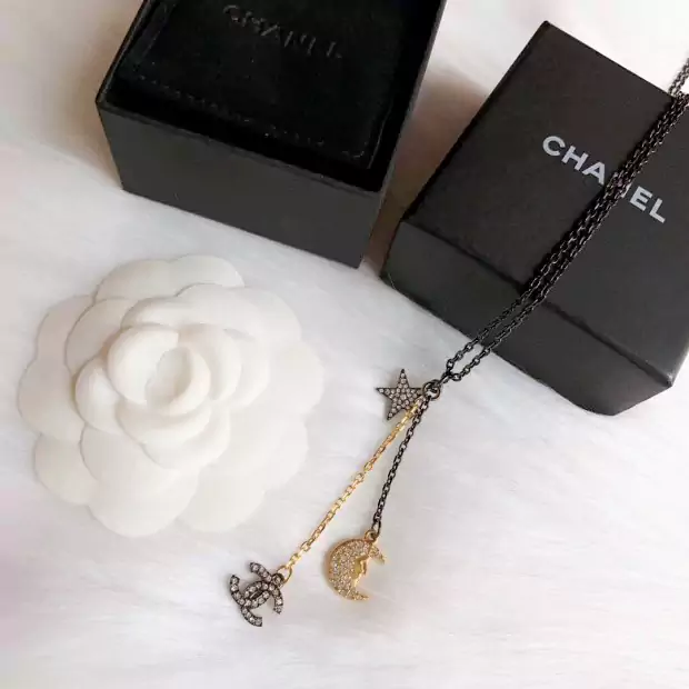 Chanel セーターチェーン CCマーク