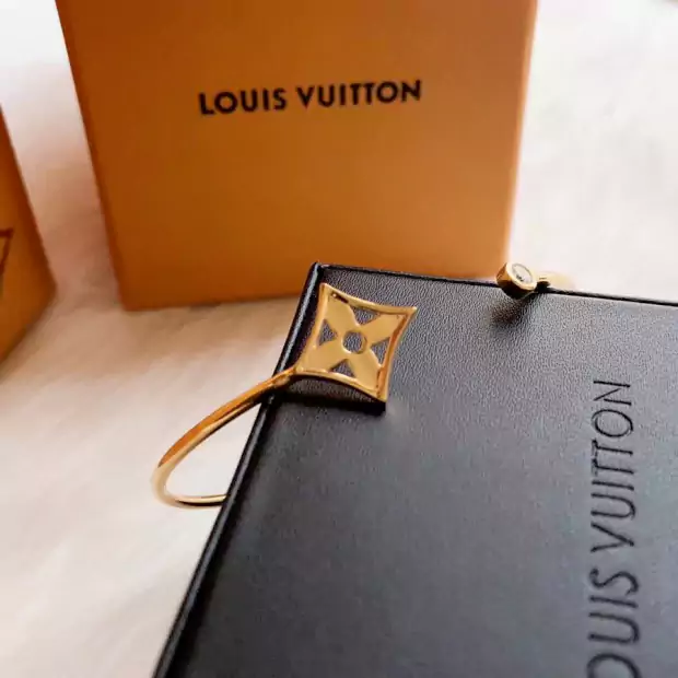 Louis Vuitton ラインストーン付き 手飾り