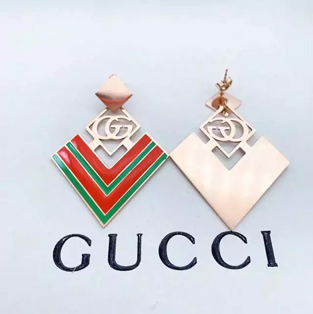 GUCCI 耳アクセ 鮮やか