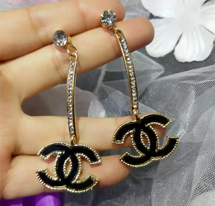 Chanel キャッチピアス 長い