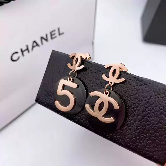 CHANEL 耳アクセ お洒落 カッコイイ