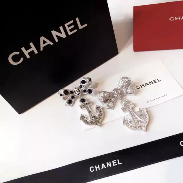 Chanel ブローチ 蝶結び アンカー形，ラインストーン付き chanel 定番 真珠 CCマーク ブローチピン，襟元飾り パール レディースアクセサリー