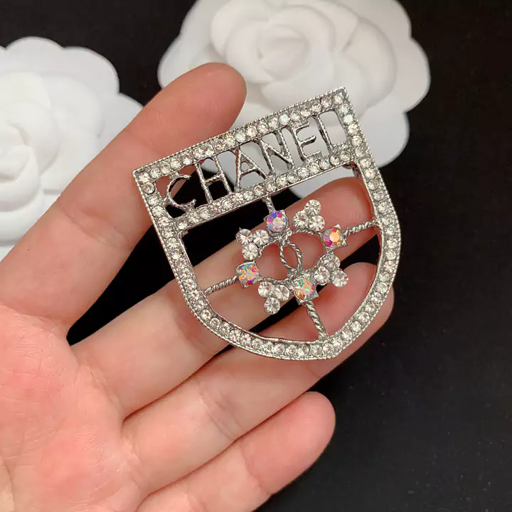 CHANEL クリップブローチ