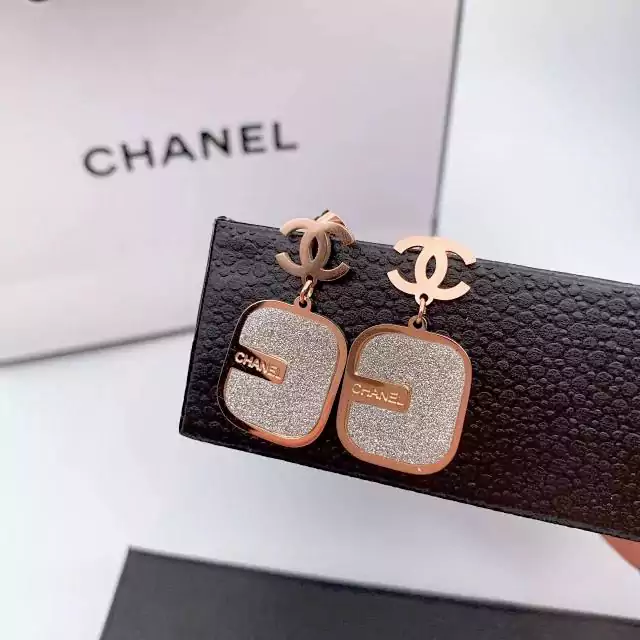 Chanel ピアス 香水瓶形 お洒落 チタン鋼 つや消し