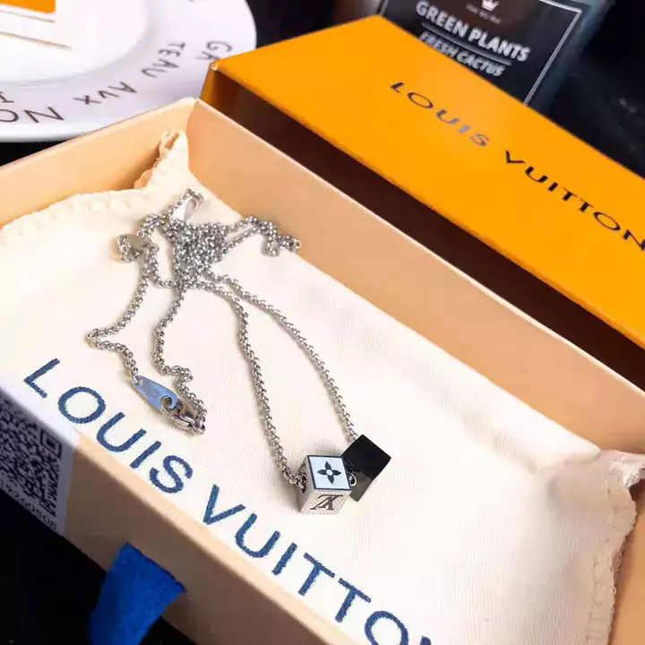 louis vuitton 首飾り カップル