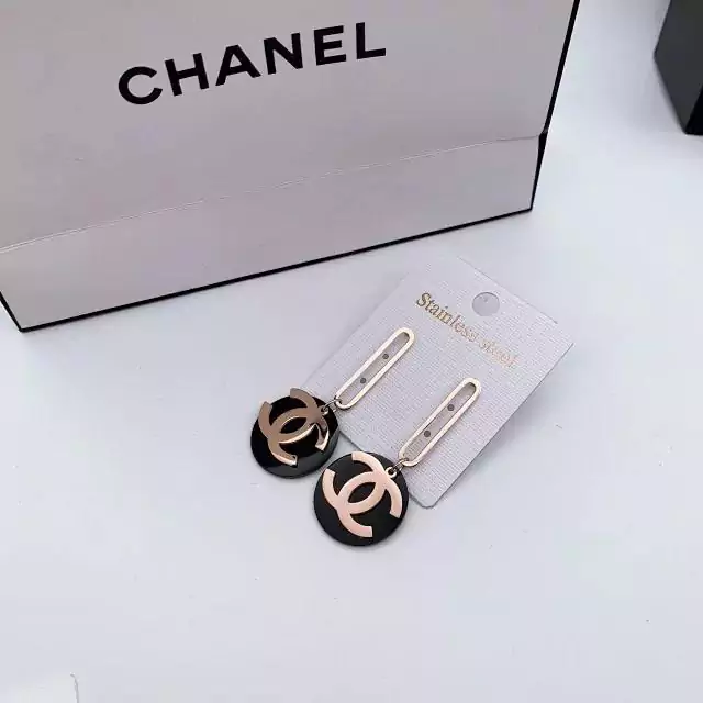 CHANEL イヤリング 丸い 大層 長い