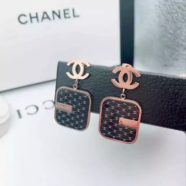 Chanel シャネル ピアス 大層 誇張