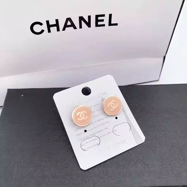 CHANEL ピアス 丸い コンパクト 可愛い