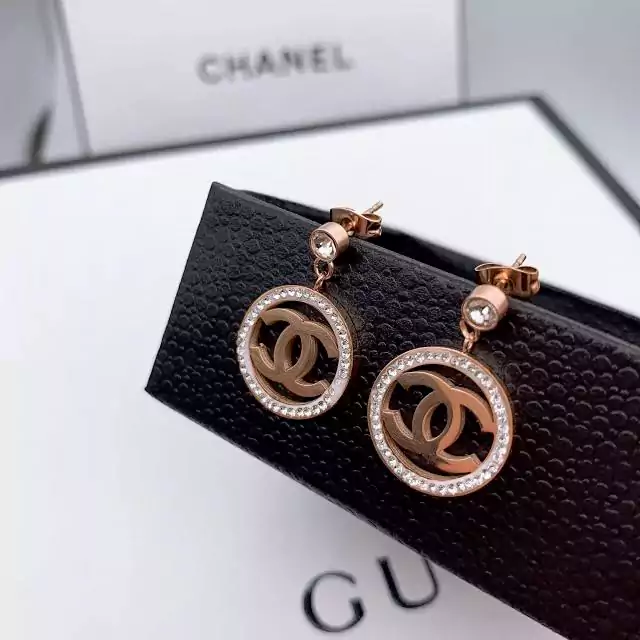 CHANEL ピアス ビジュー入り 優美的 セレブ愛用