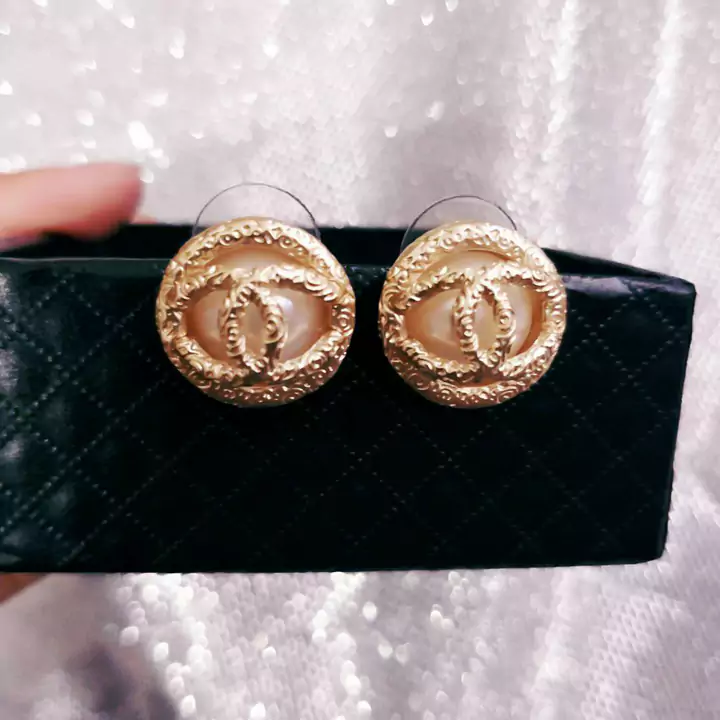 Chanel キャッチピアス CCマーク