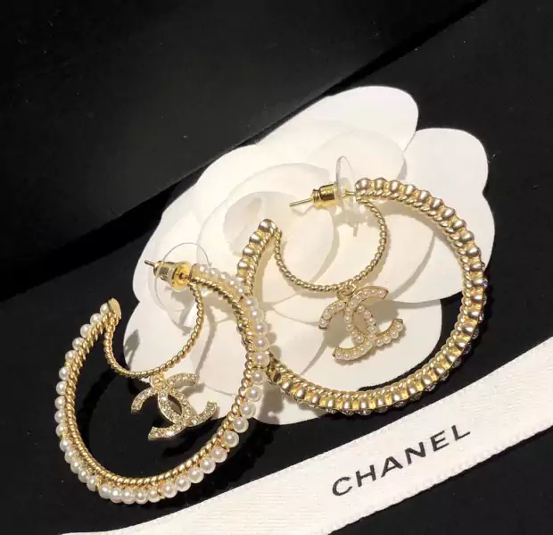 chanel ラインストーン付き ピアス