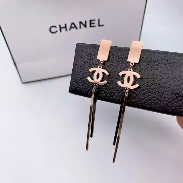 ピアス フェード防止 Chanel