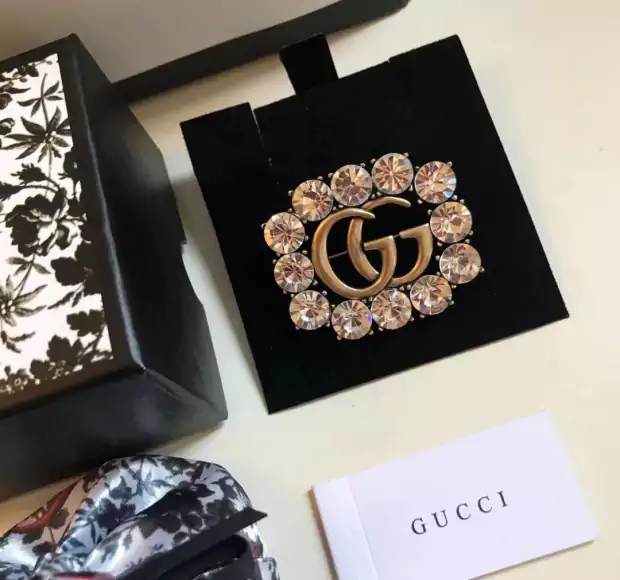 Gucci ブローチ アクセサリー 飾り