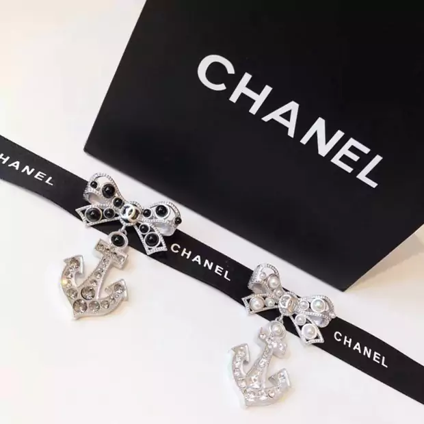 Chanel ブローチ 蝶結び アンカー形，ラインストーン付き chanel 定番 真珠 CCマーク ブローチピン，襟元飾り パール レディースアクセサリー