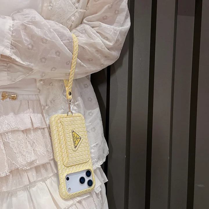 Prada iphone17ケース ストラップ付き