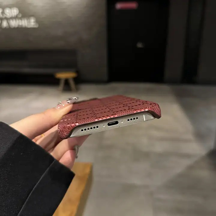 miumiu iphone17 proケース 大人可愛い