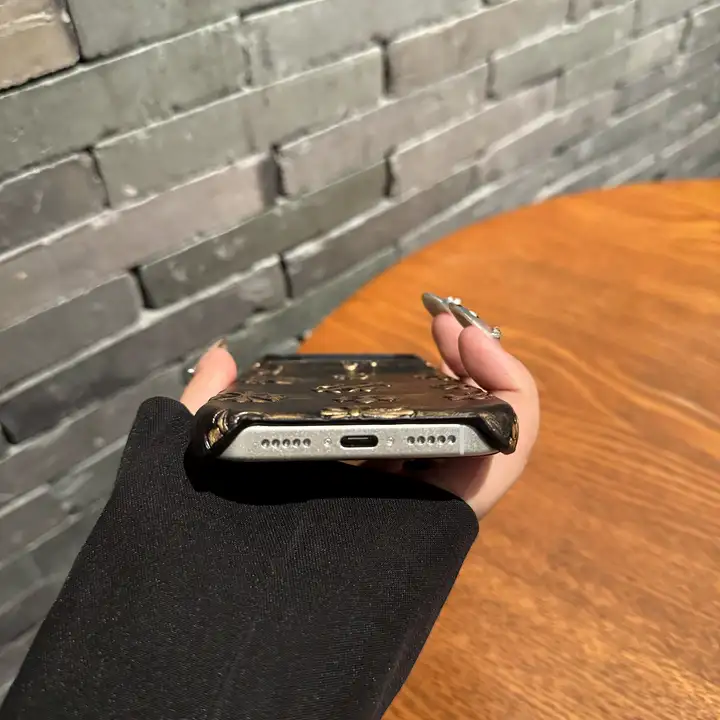 クロームハーツgalaxy s25スマホカバー レリーフ