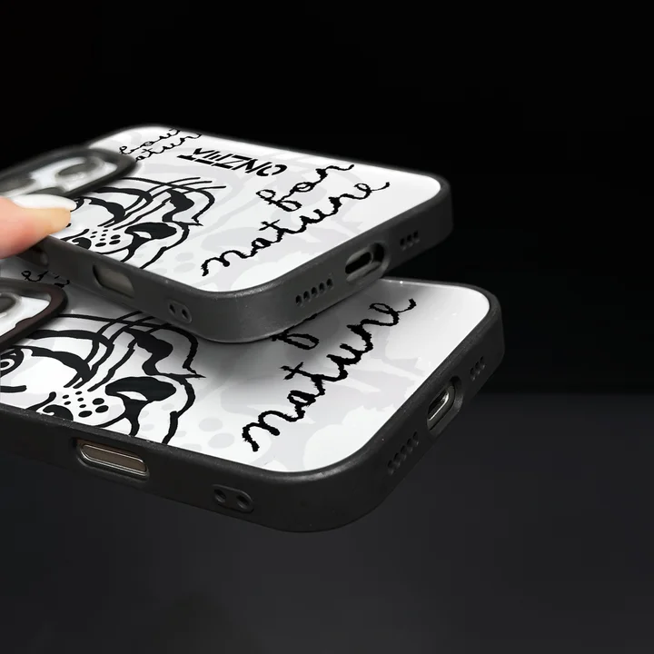 kenzo iphone 17ケース ホワイト